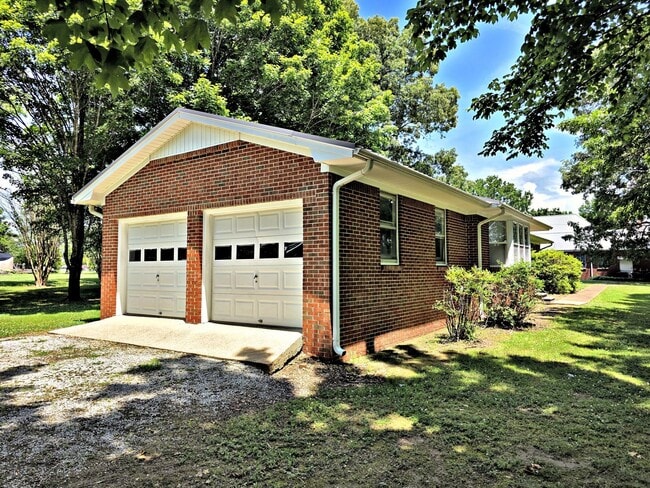 Photo - House Athens/Limestone County 4BR/2BA with 2 car garage
