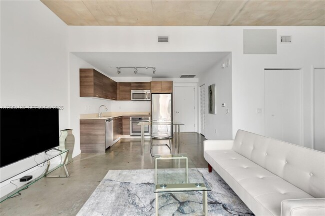 151 SE 1st St Unidad 1107