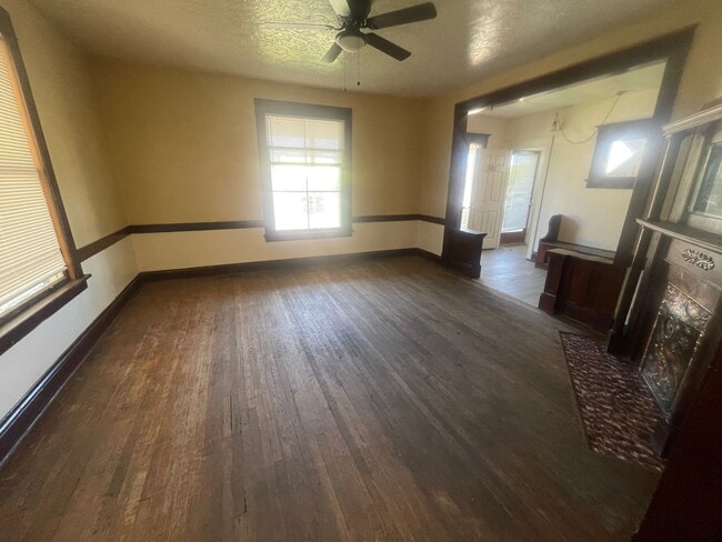 Photo - (1614 8th Ave)