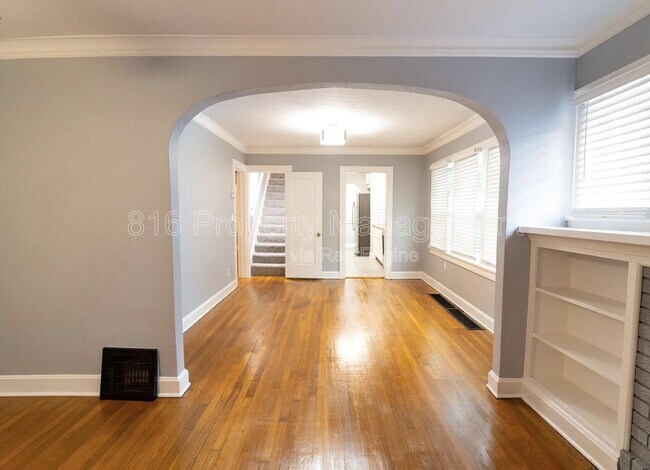 Photo - 5815 Euclid Ave E