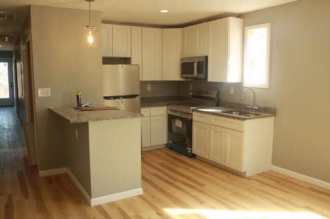 7918 Kitchen - 7918 Lloyd Ave Unit 7918