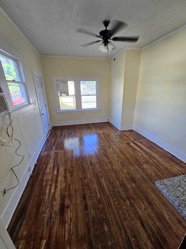 Photo - 116 Albert St