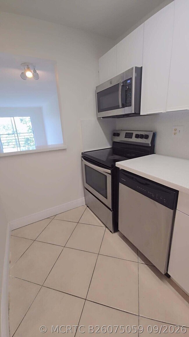 Photo - 4121 Stirling Rd Unit 404