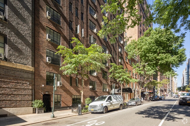 Photo - 140 E 40th St