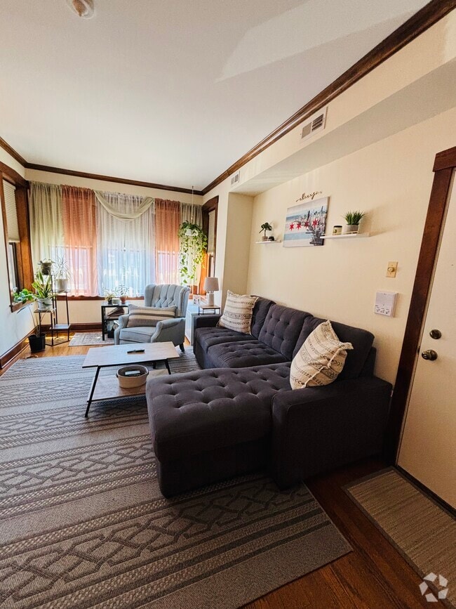 Building Photo - 2318 W Diversey Ave Unit 2nd Floor Rental