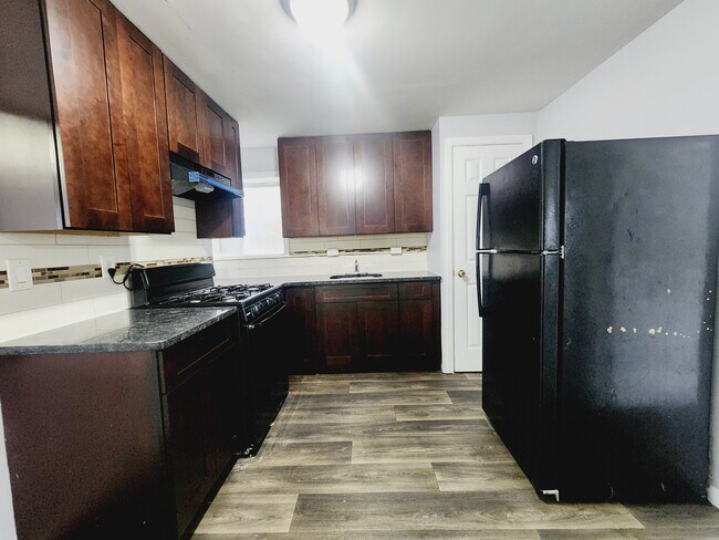 Building Photo - 98 Old Bergen Rd Unit G