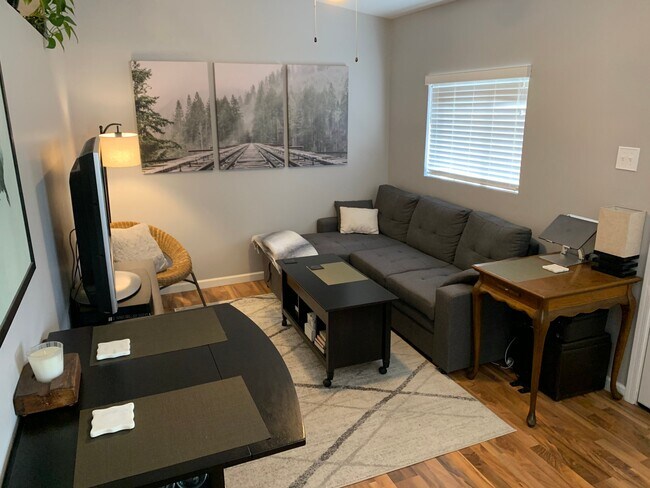 1433 E Edgemont Ave Unit 2