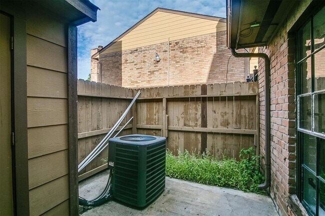 Photo - 9090 S Braeswood Blvd