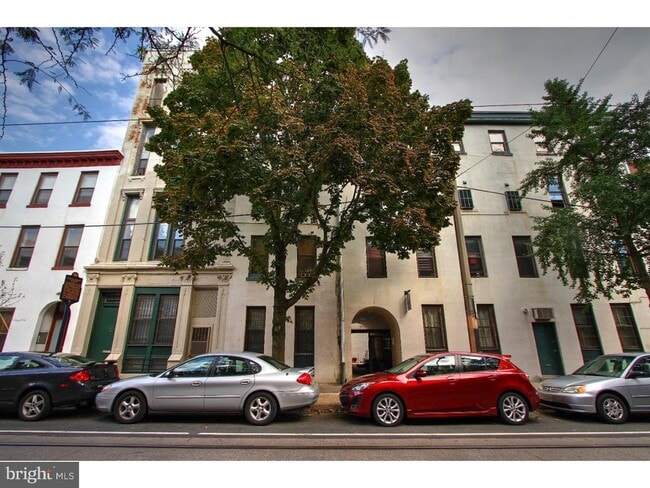 Building Photo - 413 S 11th St Unit 2