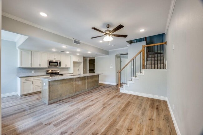 Building Photo - 5325 Bent Tree Forest Dr Unit 2222