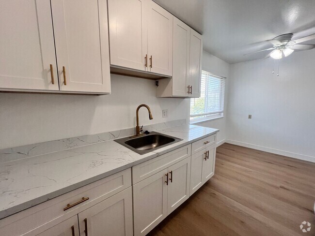 Building Photo - 2138 Main St Unit 4 Rental