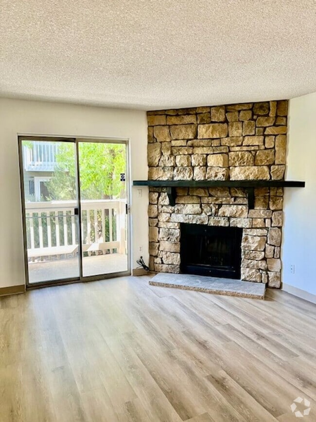 Building Photo - Updated 1BD/1BA Condo in DTC – Available Now!
