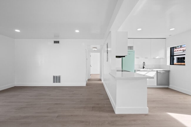 Photo - 442 NE 71st St Unidad 442 NE 71st Street