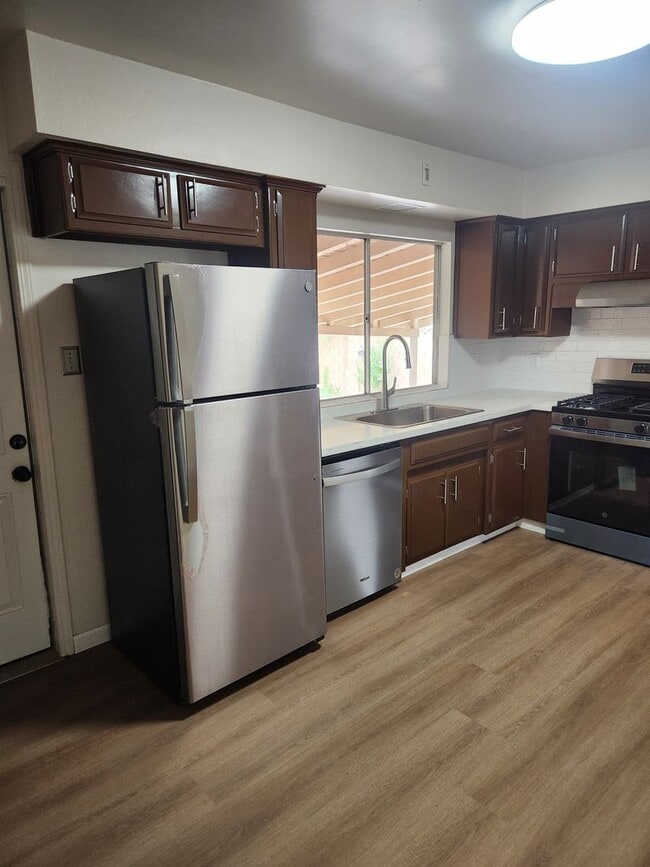 Photo - 1433 E Sequoia Ave