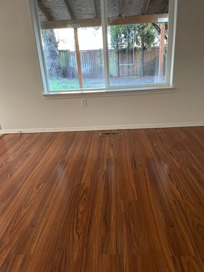 Photo - 5386 Burbank St N