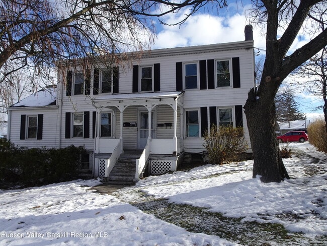 Building Photo - 921-923-923 Columbia St