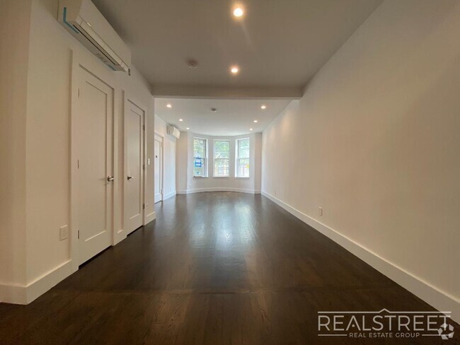 Building Photo - Stunning FLOOR THRU in Ridgewood Townhouse... Unit 1