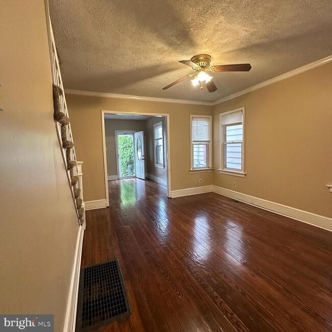 Photo - 303 Harrison St