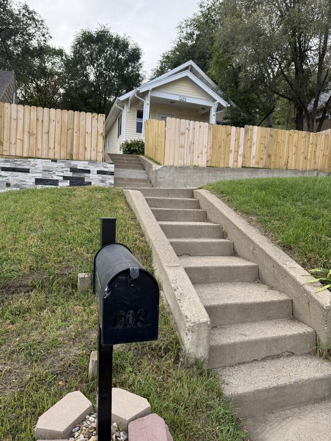 Building Photo - 509 4th Ave NW