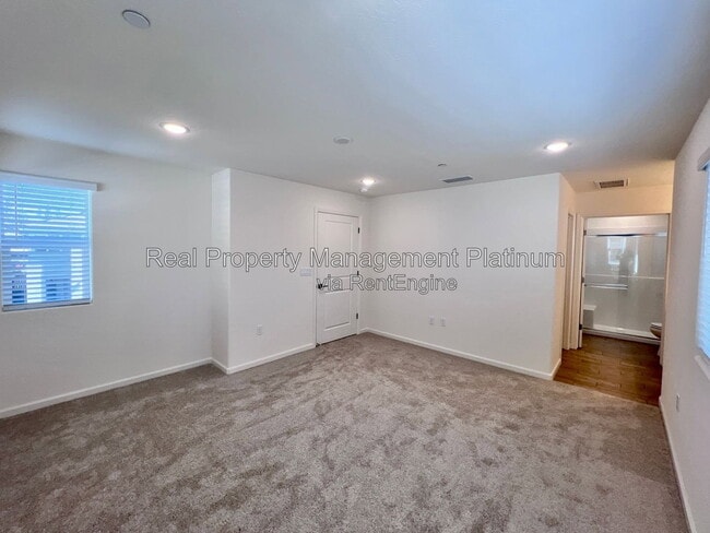 1526 Woodhill Ln