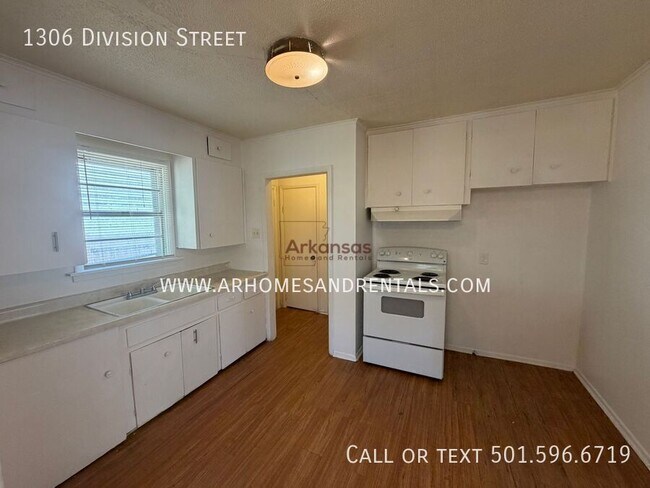 1306 Division St