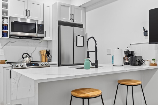 Photo - 1726 H St NE Unidad ID1037753P