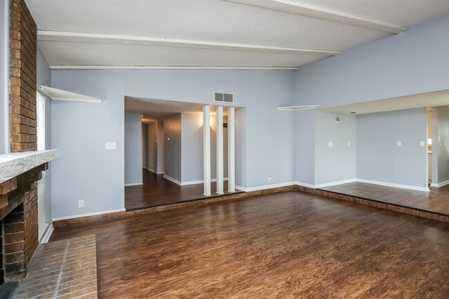 Photo - 7439 Oakmore Dr