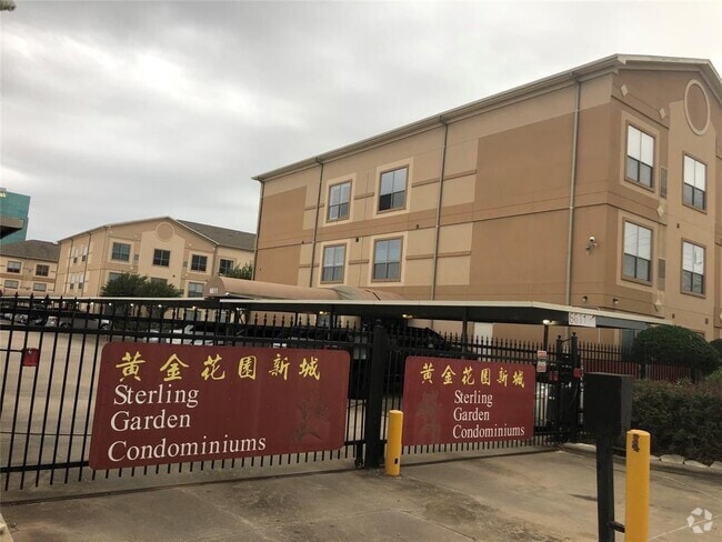 Building Photo - 6655 W Sam Houston Pkwy S Unit 2F Rental