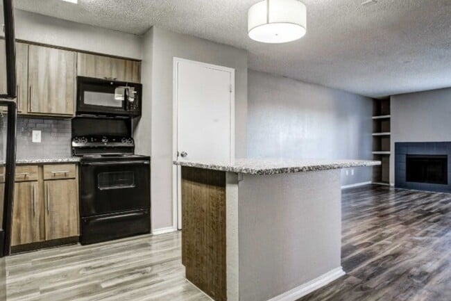 Woodside At Lake Highlands Apartment Homes