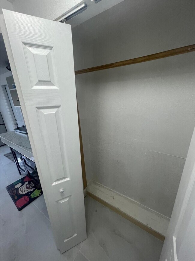 Photo - 408 SW 68th Ave