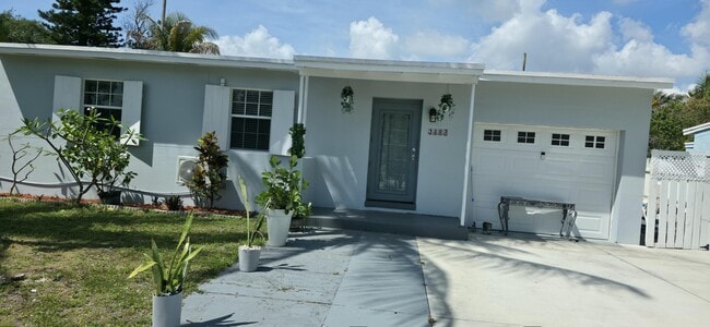 Building Photo - 1203 Chateau Park Dr