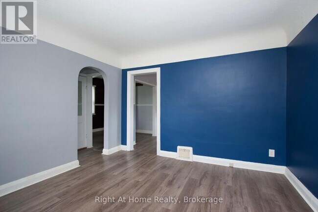 Photo - 307 Vimy Ave