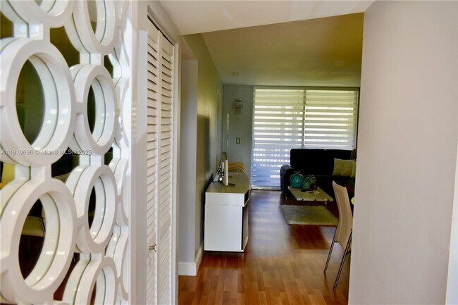 Photo - 7860 NW 50th St Unidad 201