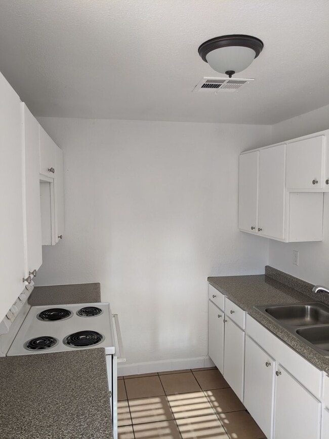 Photo - 3325 W Monroe St Unit B