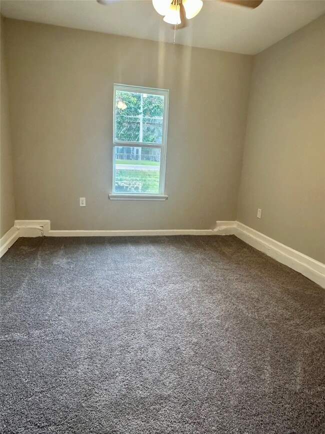 Building Photo - 1007 Pirtle St Rental
