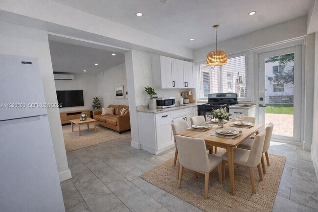 Photo - 7735 Byron Ave Unidad 1