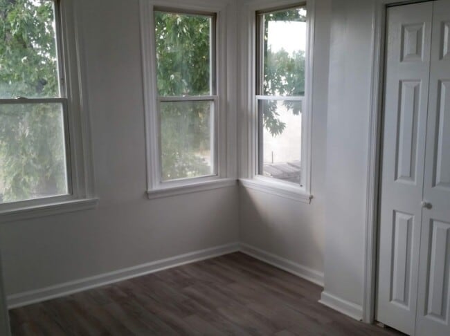 Building Photo - 926 Belmont Ave Rental