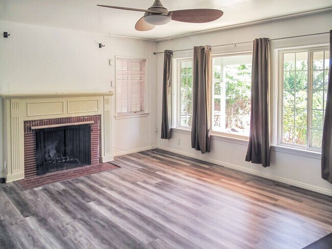 >>>>> FOUR BEDROOMS + THREE BATHS HOUSE IN... - >>>>> FOUR BEDROOMS + THREE BATHS HOUSE IN...