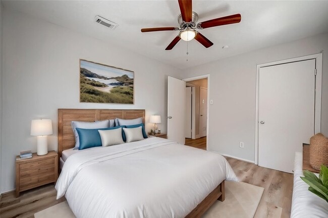 Photo - 8814 Manus St