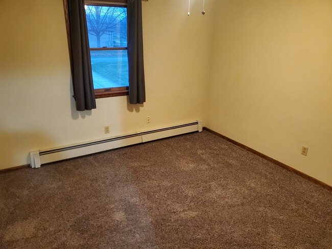 bedroom 1 - 5721 Sheridan Rd Unit 2