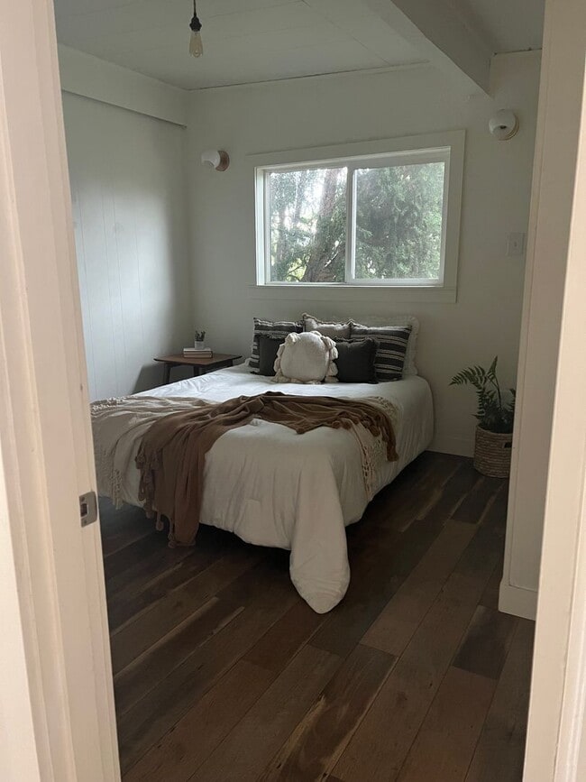 Photo - Convenient Location 1 Bed, 1 Bath in Belli...
