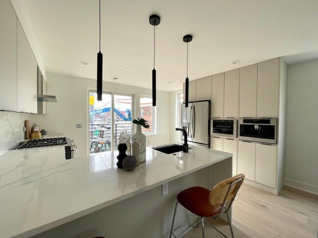 Photo - 2610 E Hagert St