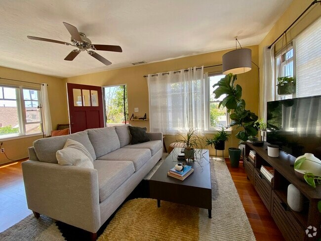 Building Photo - 3433 Granada Ave Rental