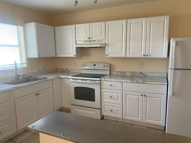 Building Photo - 10772 La Placida Dr Unit 7-301