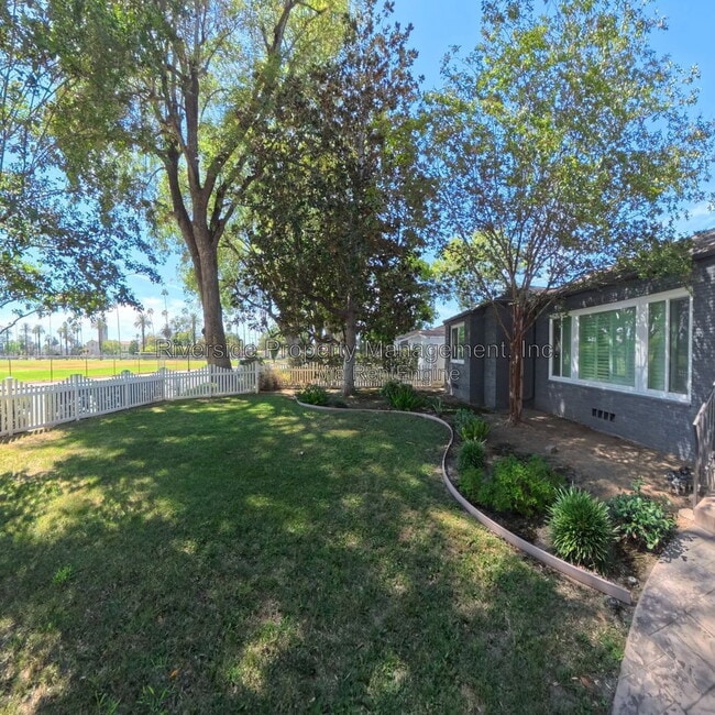 4025 Terracina Dr