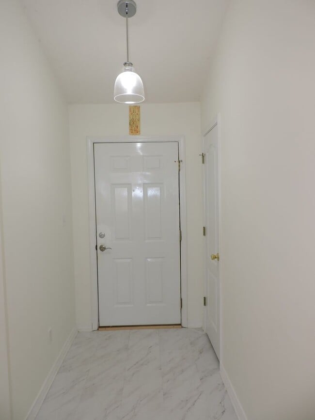 Photo - Convenient to I-10 & shopping!