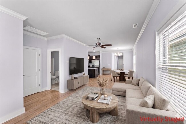 Photo - 700 NE Hts Ln