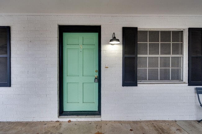 Building Photo - 2845 Dayton Blvd Unit 5