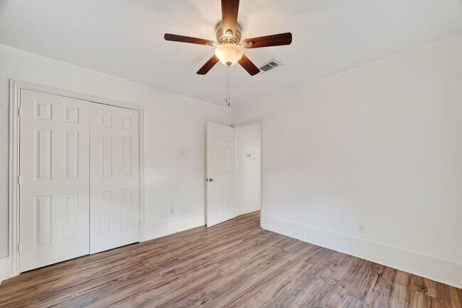 Photo - 4520 Sharon St