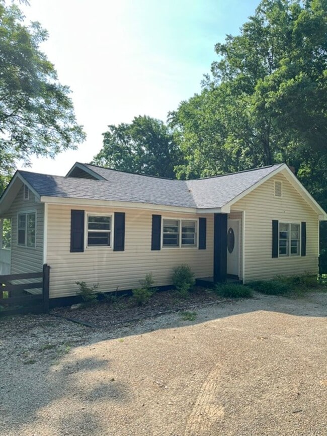 Building Photo - Welcome to your next home!